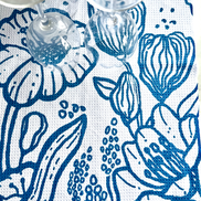 Blue & white Presence floral quick-dry towel drying glassware.